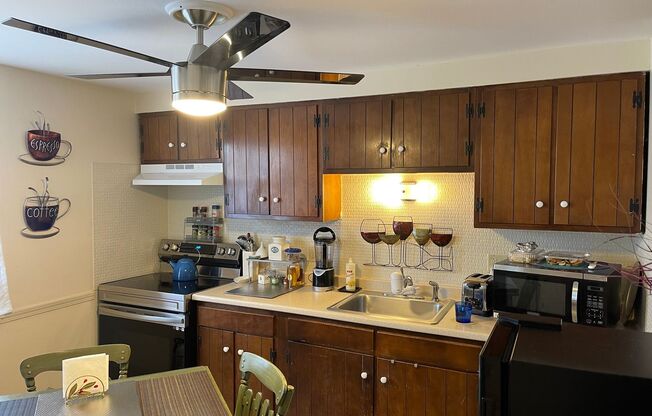 2 beds, 1 bath, 920 sqft, $1,150, Unit 2550-A2