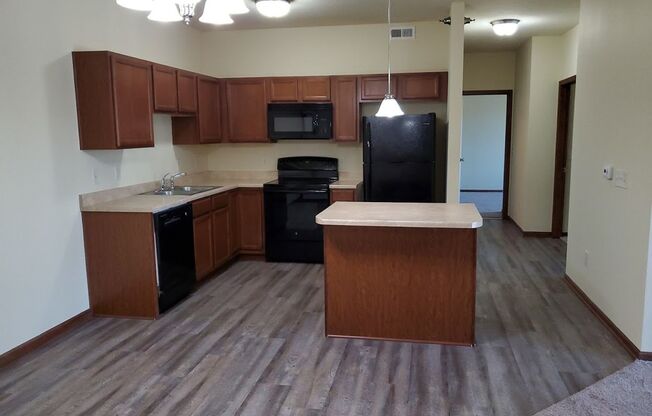 2 beds, 2 baths, 990 sqft, $1,195, Unit 5801 - Unit 32