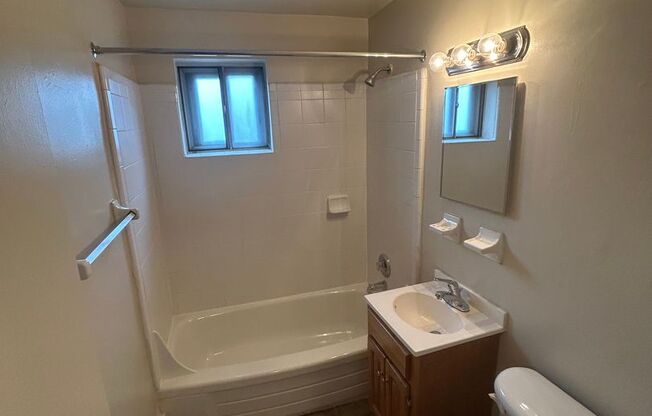 1 bed, 1 bath, 550 sqft, $1,195, Unit G10