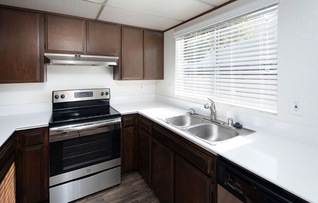 *MOVE-IN SPECIAL* Large One Bedroom in Gated Community with A/C
