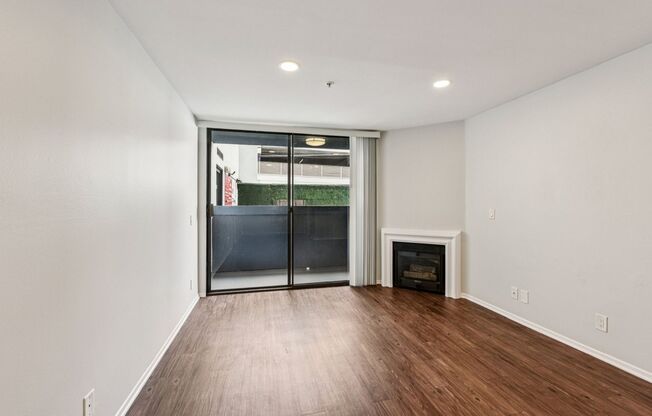 2 beds, 2 baths, 850 sqft, $2,798, Unit 415