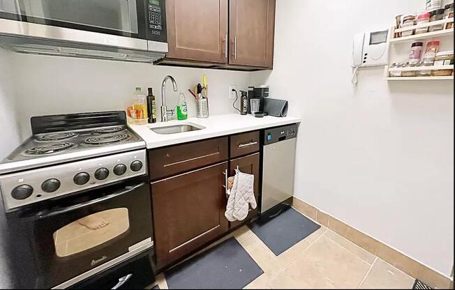 2 beds, 1 bath, $3,800, Unit 2AA