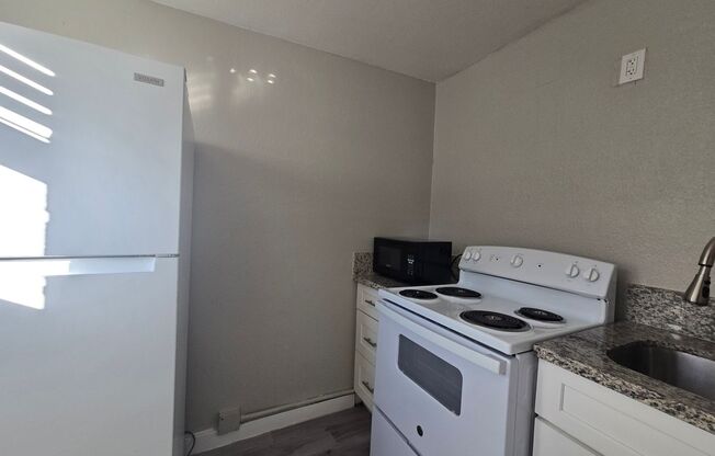 Studio, 1 bath, 267 sqft, $645, Unit #20