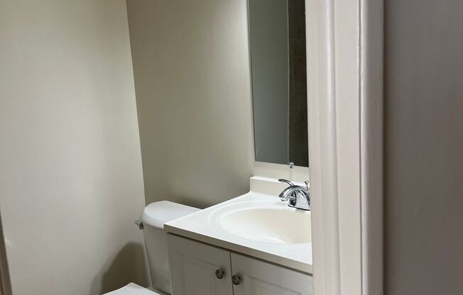 Studio, 1 bath, $1,085, Unit 00 - 2K