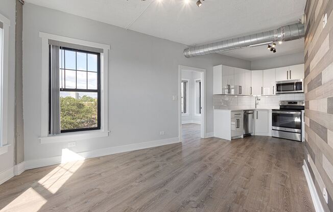 3 beds, 1 bath, 724 sqft, $2,700, Unit 514