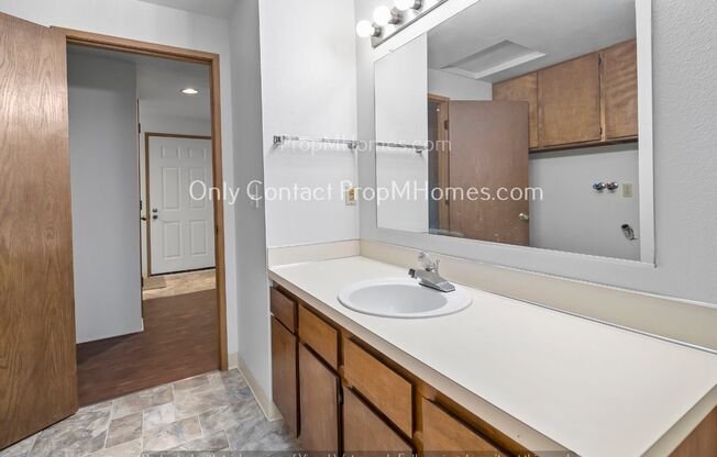 2 beds, 1 bath, 850 sqft, $1,599, Unit 236 NE 143rd Avenue