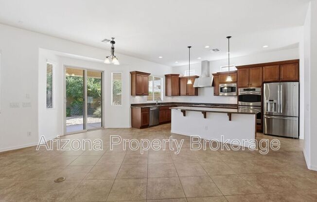 16192 W BERKELEY RD