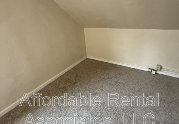 1569 S 10 ST