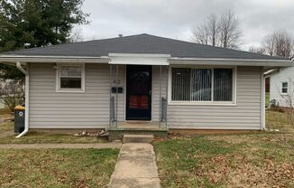 Quaint 3 bed 1.5 bath Home Just One Block from Hoosier Heights!