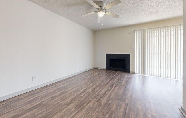1 bed, 1 bath, 652 sqft, $899, Unit 432
