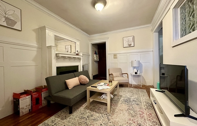 3 beds, 1 bath, 1,000 sqft, $5,500, Unit 14