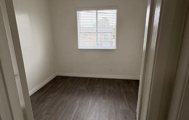 3 beds, 1.5 baths, $2,700, Unit 2203