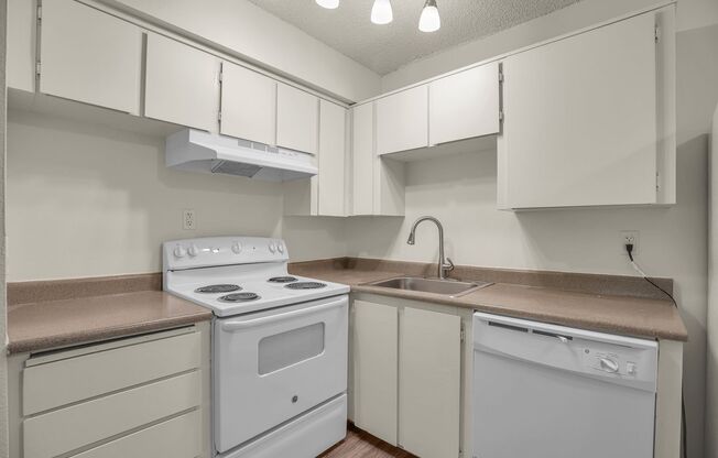 1 bed, 1 bath, 415 sqft, $1,325, Unit 760-55
