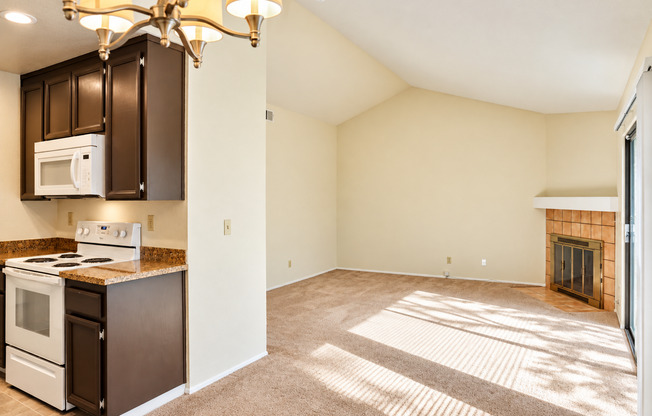 Homey 2-bedroom condo in Newark - convenient location!