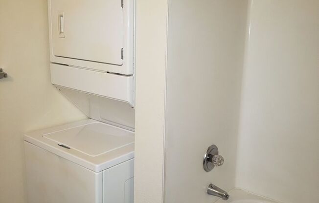 2 beds, 1 bath, $1,500, Unit 111