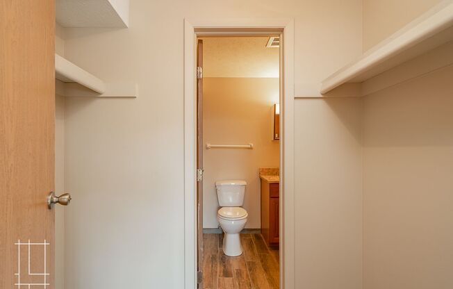 2 beds, 1.5 baths, $1,400, Unit 773 E Thurber Dr Apt. D
