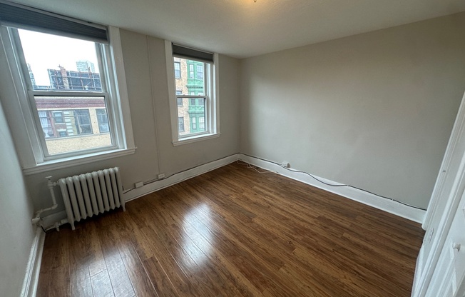 3 beds, 1 bath, $4,500, Unit 15