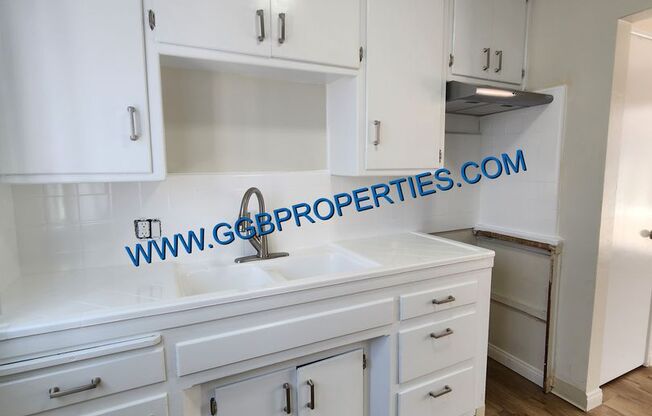 5381 - 5383 E. Ocean Blvd