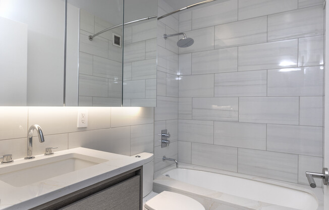 3 beds, 2.5 baths, $14,500, Unit 15F