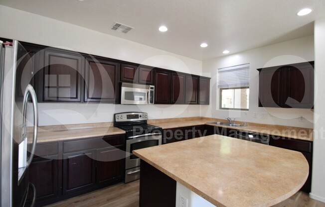 3813 E SANTA FE LN