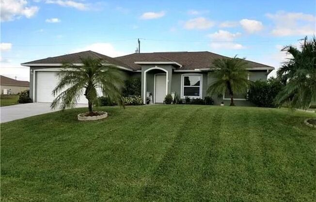 Prime location in NW Cape Coral. Rental single family with 3Bed/2Bath and fenced backyard.