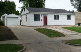 Large remodeld ranch style 3 bed 1 bath home! Cute and quaint! With garage!