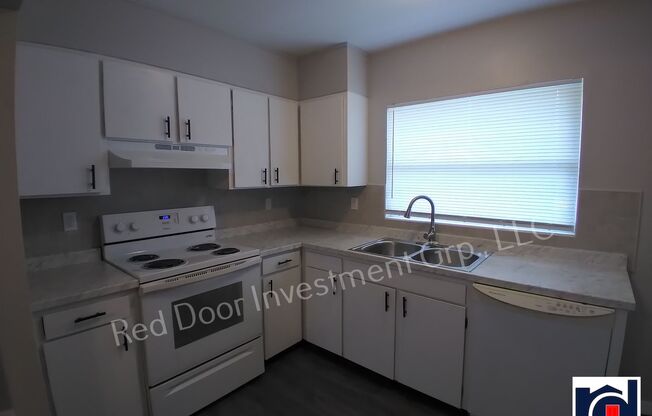 2 beds, 1.5 baths, $1,450, Unit (320)3