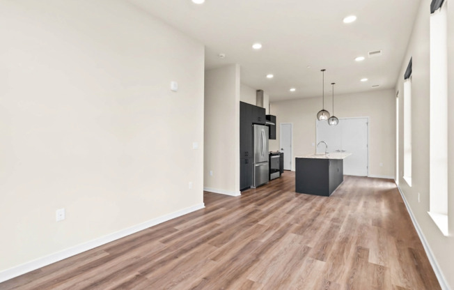 2 beds, 1 bath, 983 sqft, $2,725, Unit 112