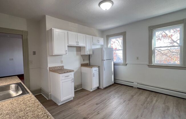 3 beds, 1 bath, $1,750, Unit 3rd Fl