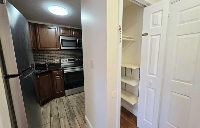 2 beds, 2 baths, 861 sqft, $2,450, Unit 407