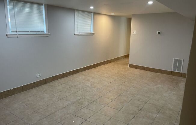 2636 N Leclaire
