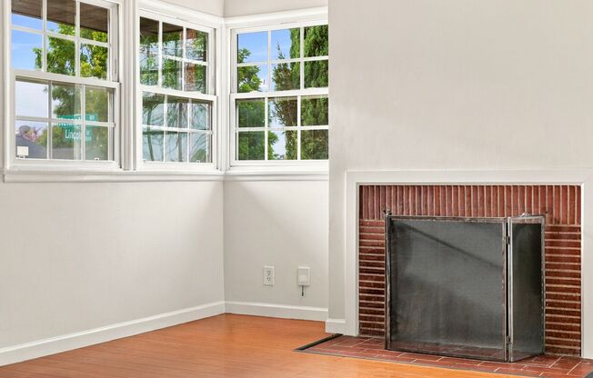 3 beds, 1.5 baths, $4,300