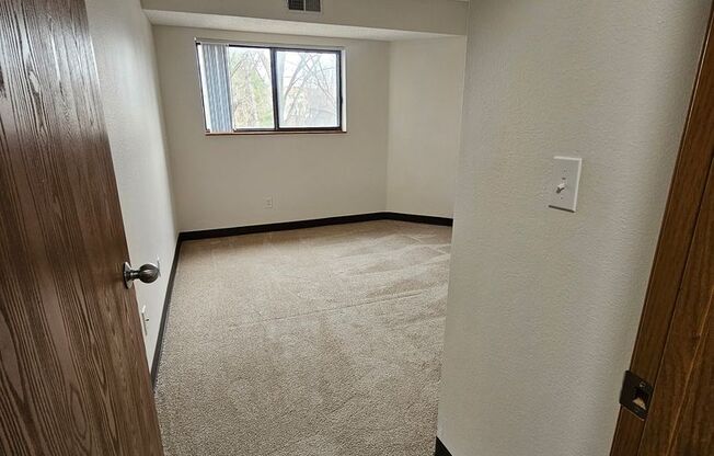 2 beds, 1 bath, 920 sqft, $1,305, Unit 1471-203