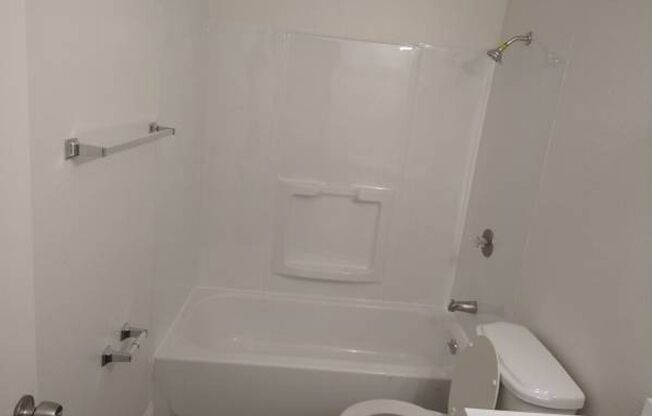 2 beds, 1 bath, 875 sqft, $1,650, Unit 43