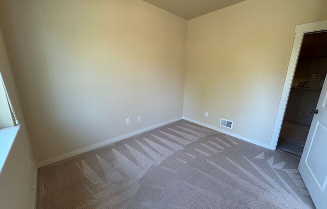 Spacious 2 bedroom 2 1/2 bath Plus Den  townhome