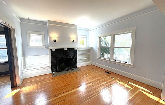 Tri-level 5 bedroom, 2.5 bath, 3,017 sq ft, single family home within steps of NE Alberta Art District is Now Available!