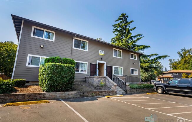 2 beds, 1 bath, 730 sqft, $1,600, Unit 79