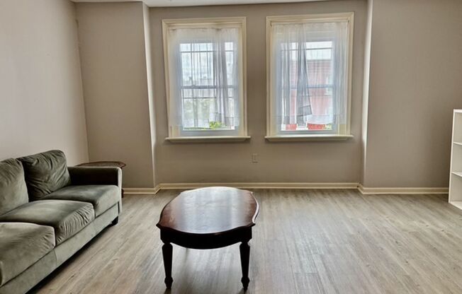 2 beds, 1 bath, 964 sqft, $1,400, Unit #3