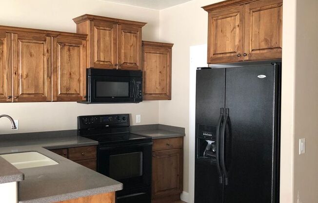 3 beds, 2.5 baths, $1,595, Unit # 64