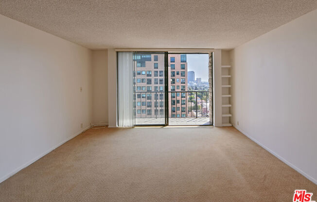 2 beds, 2 baths, 1,037 sqft, $4,100, Unit 1612