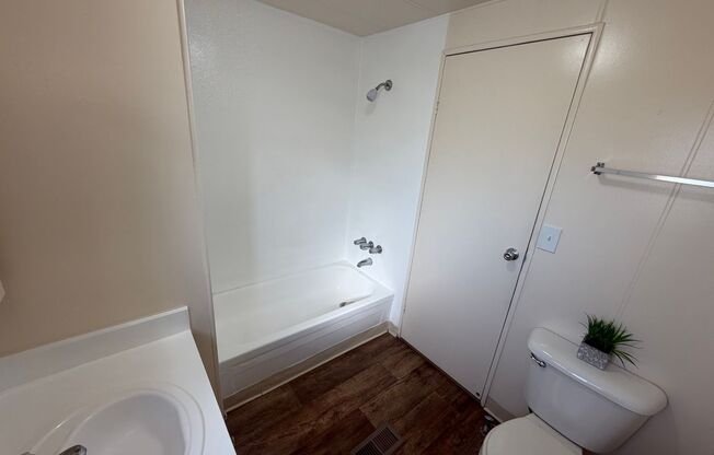 2 beds, 2 baths, 800 sqft, $3,350, Unit 112