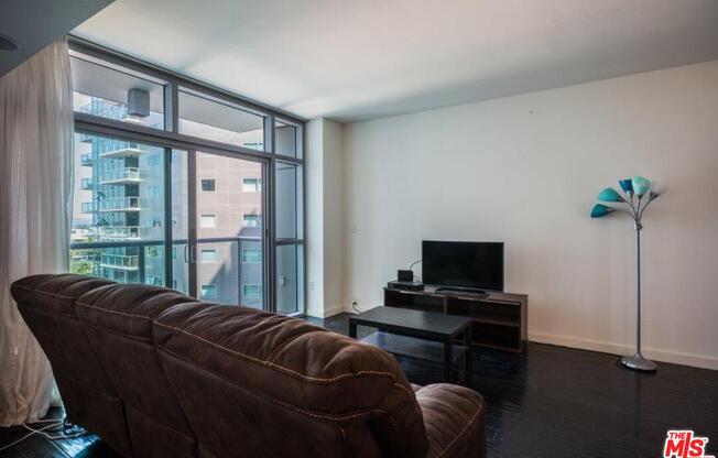 1 bed, 1.5 baths, 1,428 sqft, $4,800, Unit 828