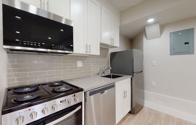 Studio, 1 bath, $2,299, Unit 2539A Lombard