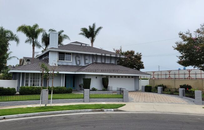 Large 4 Bedroom House in Huntington Beach!