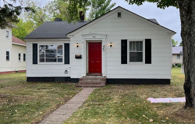 Charming 2 Bedroom and 1 Bath House Available!