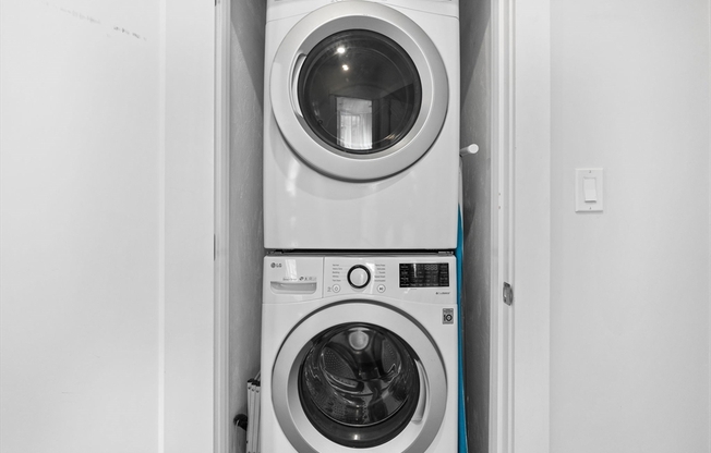 3 beds, 2 baths, 1,291 sqft, $3,000, Unit 2