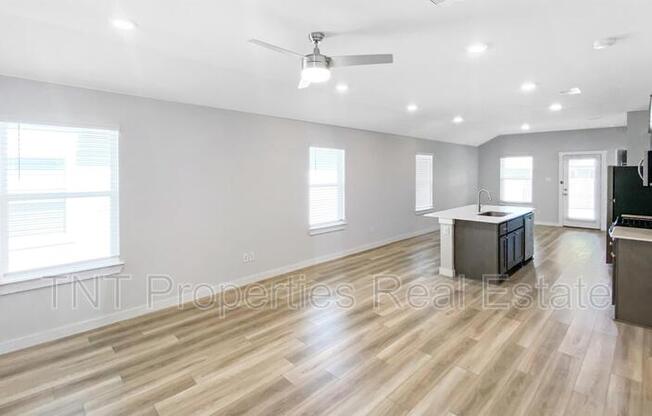 1239 AMISTAD LOOP