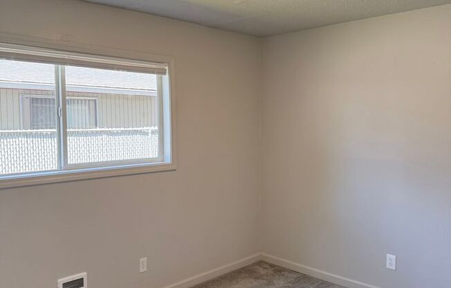 2 beds, 1 bath, 839 sqft, $1,395, Unit 34