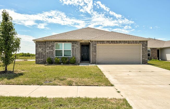 Beautiful 4BD/2BTH with a 2 car garage in Sienna Ridge Community