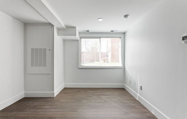 2 beds, 1 bath, 603 sqft, $1,835, Unit 5930-201